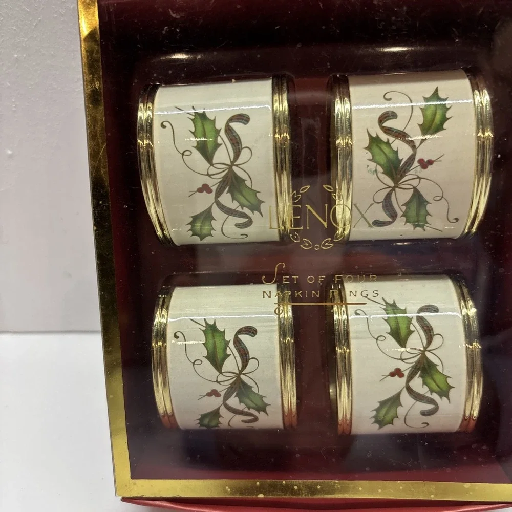 Lenox Nouveau Christmas Oval Napkin Rings Ribbon Holly Berries Set of 4 Open Box